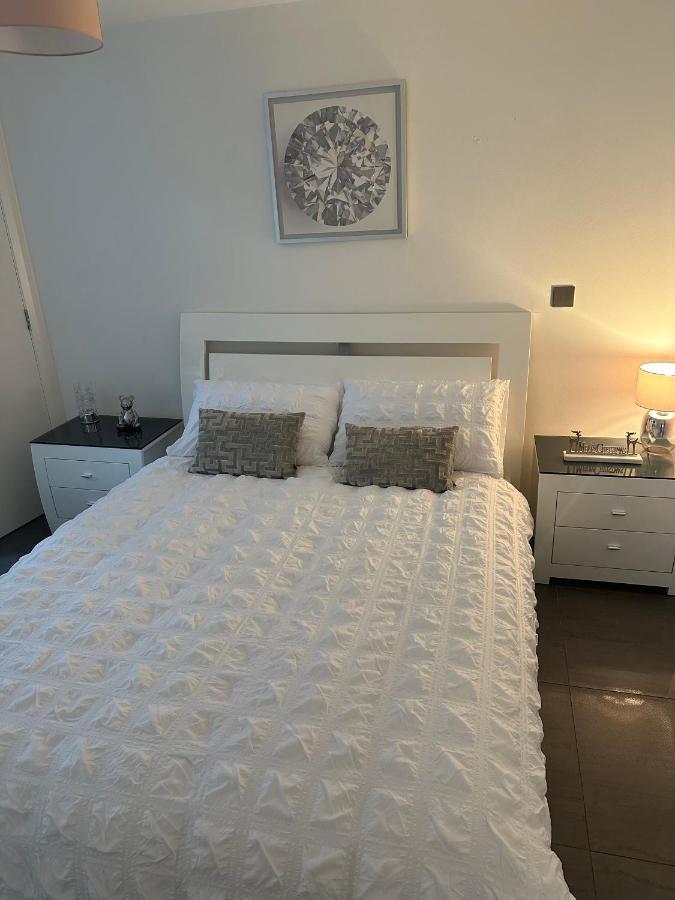 Luxury Apartment Belfast City Centre Overlooking Custom House Sqaure מראה חיצוני תמונה