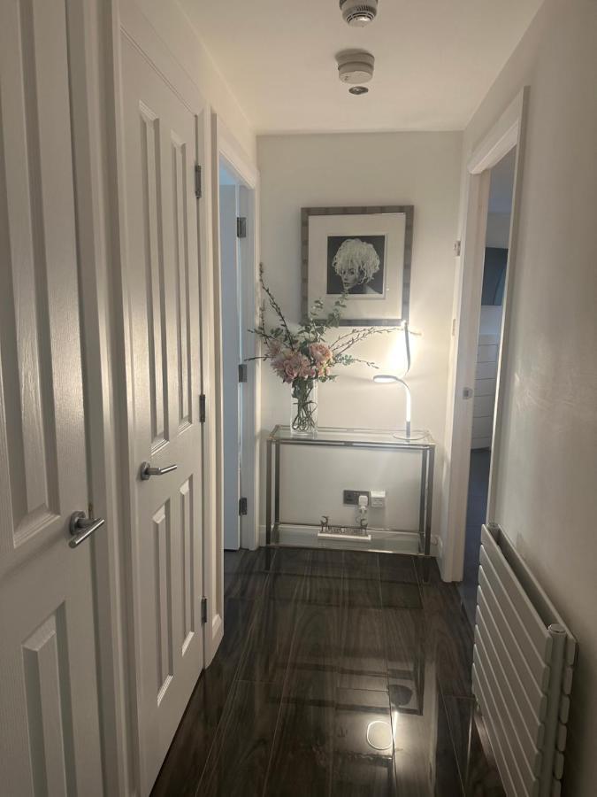 Luxury Apartment Belfast City Centre Overlooking Custom House Sqaure מראה חיצוני תמונה