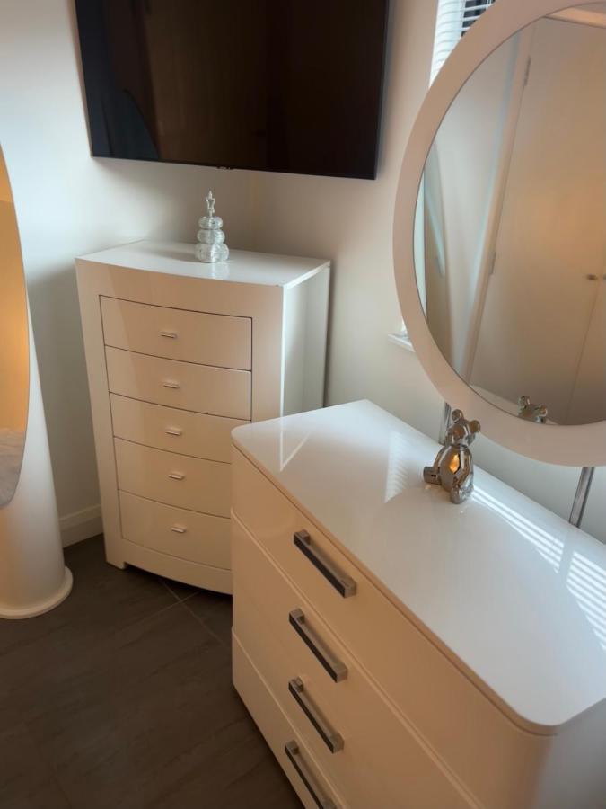 Luxury Apartment Belfast City Centre Overlooking Custom House Sqaure מראה חיצוני תמונה